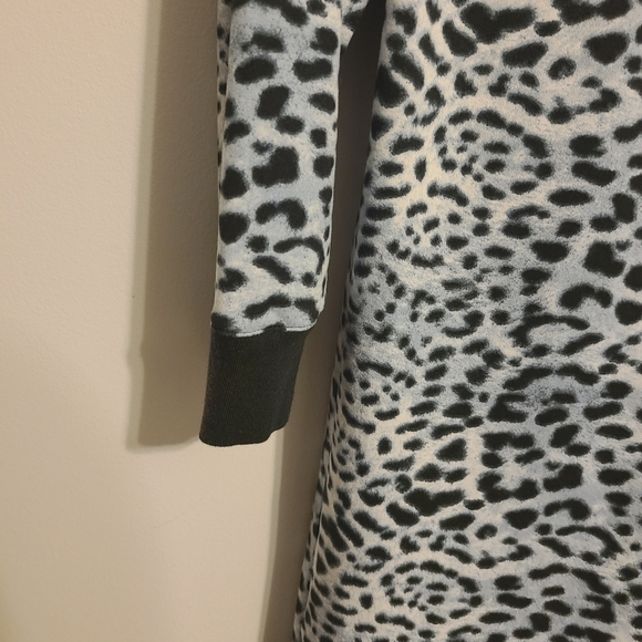 Betsey Johnson | Women's Animal Print Long Sleeve Gown or PJ Top (Size Medium) - Picture 5 of 10